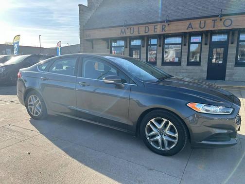 Gray 2016 Ford Fusion SE