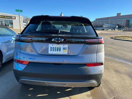Gray Ghost Metallic 2023 Chevrolet Bolt EUV FWD LT