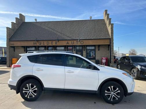 Super White 2017 Toyota RAV4 LE