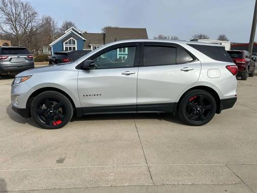 Silver Ice Metallic 2019 Chevrolet Equinox 1LT