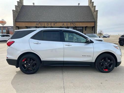 Silver Ice Metallic 2019 Chevrolet Equinox 1LT