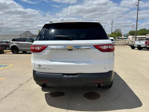 Iridescent Pearl Tricoat 2020 Chevrolet Traverse LT Leather