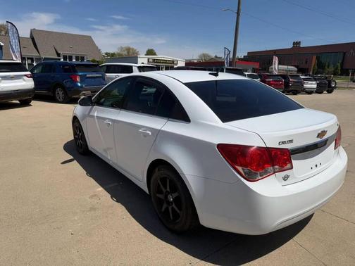 White 2014 Chevrolet Cruze 1LT