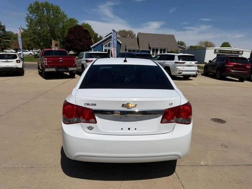White 2014 Chevrolet Cruze 1LT