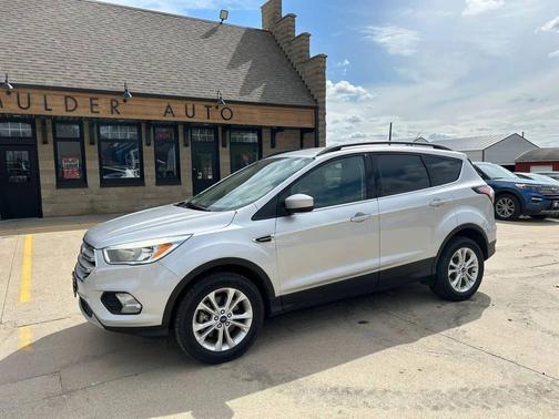 Ingot Silver Metallic 2018 Ford Escape SE