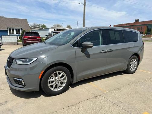 Ceramic Gray Clearcoat 2023 Chrysler Pacifica Touring L