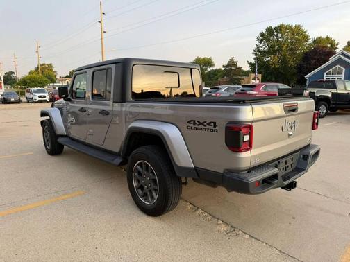 Billet Silver Metallic Clearcoat 2020 Jeep Gladiator Overland