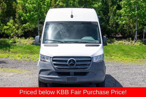 White 2021 Mercedes-Benz Sprinter 2500 170 WB