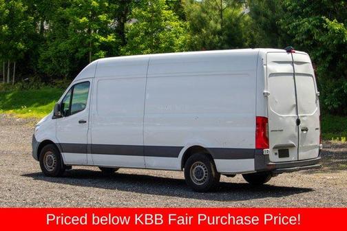 White 2021 Mercedes-Benz Sprinter 2500 170 WB