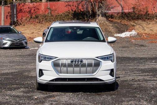 2021 Audi e-tron Premium