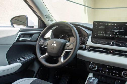 White 2026 Mitsubishi Outlander SE