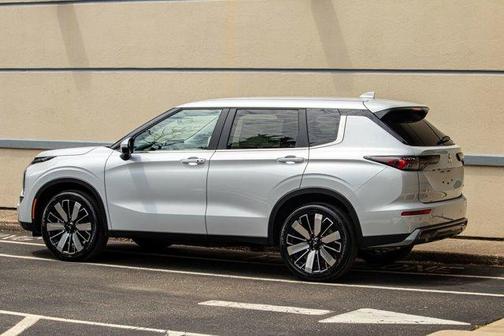 White 2026 Mitsubishi Outlander SE