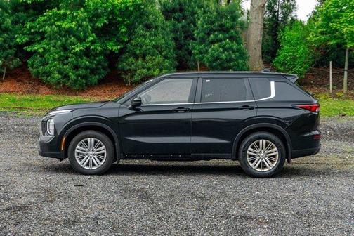 2023 Mitsubishi Outlander ES