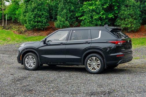 2023 Mitsubishi Outlander ES