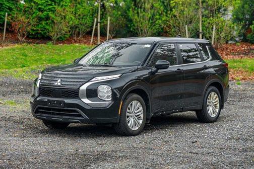 2023 Mitsubishi Outlander ES