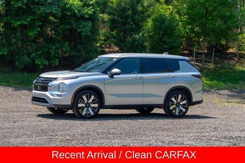 Gray 2025 Mitsubishi Outlander SE