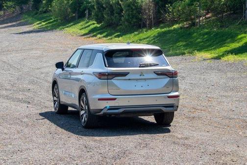 Gray 2025 Mitsubishi Outlander SE