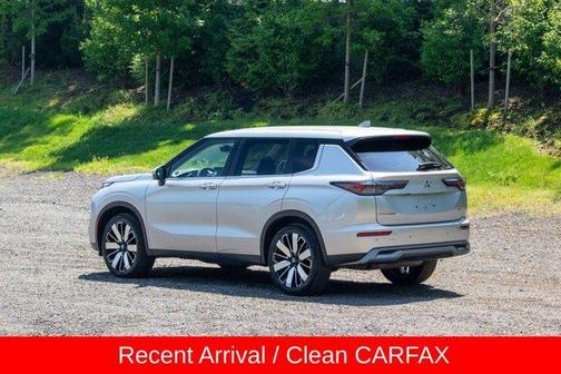 Gray 2025 Mitsubishi Outlander SE