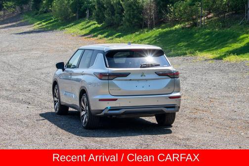 Gray 2025 Mitsubishi Outlander SE