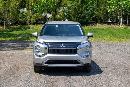 Gray 2025 Mitsubishi Outlander SE