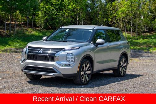 Gray 2025 Mitsubishi Outlander SE