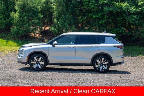 Gray 2025 Mitsubishi Outlander SE