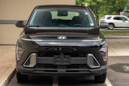 Abyss Black Pearl 2024 Hyundai KONA SE