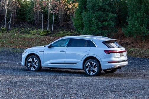 2021 Audi e-tron Premium Plus