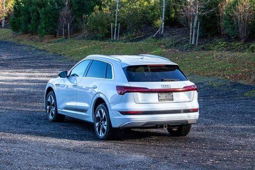 2021 Audi e-tron Premium Plus