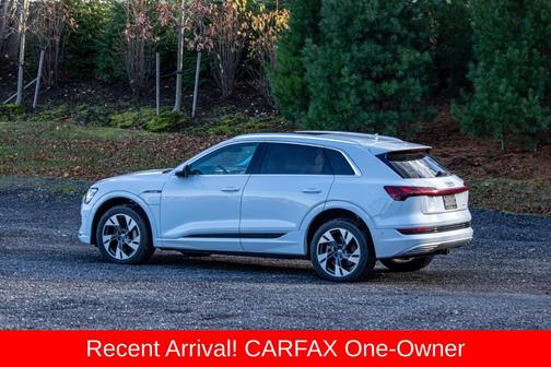 2021 Audi e-tron Premium Plus