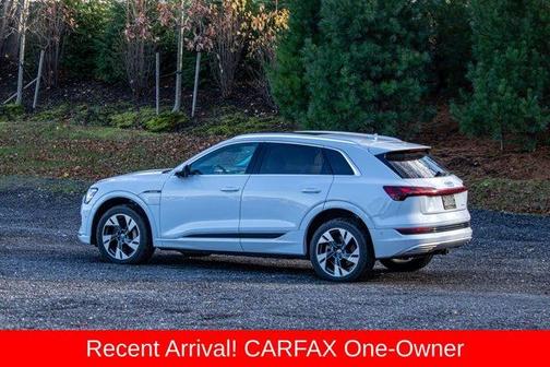 2021 Audi e-tron Premium Plus