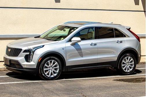 Radiant Silver Metallic 2021 Cadillac XT4 Luxury