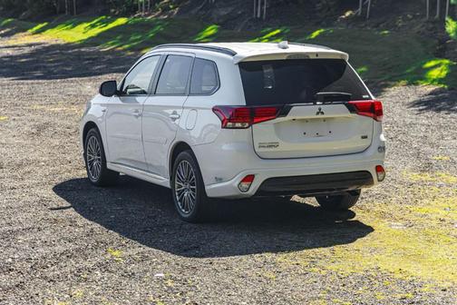 2021 Mitsubishi Outlander PHEV LE