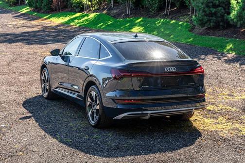 2021 Audi e-tron Premium Plus