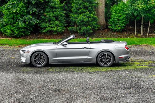 2022 Ford Mustang EcoBoost Premium