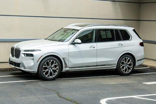 Alpine White 2024 BMW X7 xDrive40i