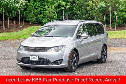 2020 Chrysler Pacifica Touring-L