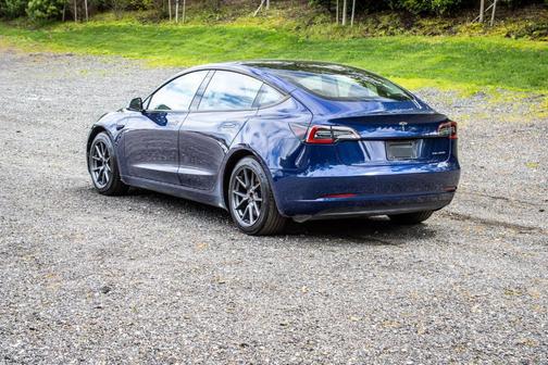 Deep Blue Metallic 2022 Tesla Model 3 Long Range