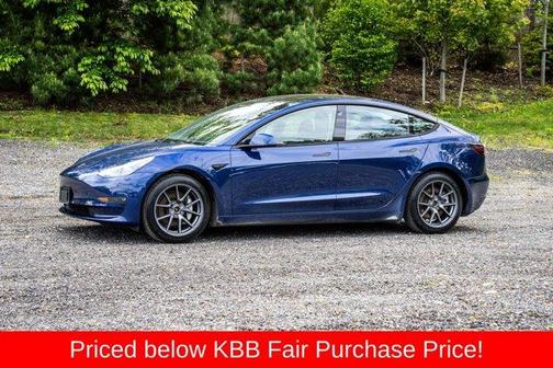 Deep Blue Metallic 2022 Tesla Model 3 Long Range