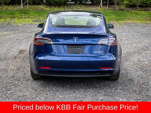 Deep Blue Metallic 2022 Tesla Model 3 Long Range