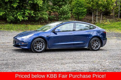 Deep Blue Metallic 2022 Tesla Model 3 Long Range