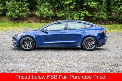 Deep Blue Metallic 2022 Tesla Model 3 Long Range