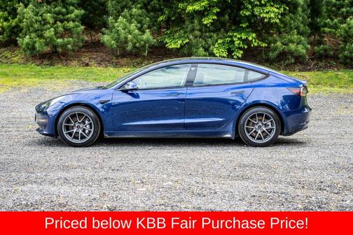 Deep Blue Metallic 2022 Tesla Model 3 Long Range