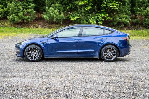 Deep Blue Metallic 2022 Tesla Model 3 Long Range