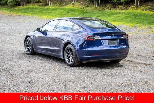 Deep Blue Metallic 2022 Tesla Model 3 Long Range