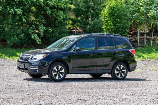 Crystal Black Silica 2018 Subaru Forester 2.5i Limited