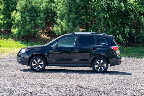 Crystal Black Silica 2018 Subaru Forester 2.5i Limited