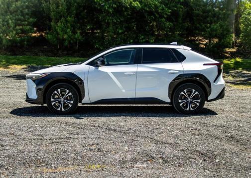 Pearl 2023 Toyota bZ4X XLE