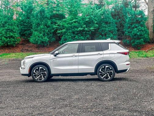 2025 Mitsubishi Outlander PHEV SE