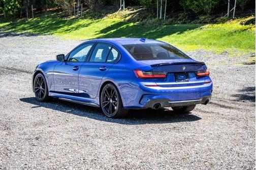 Portimao Blue Metallic 2022 BMW 330 i